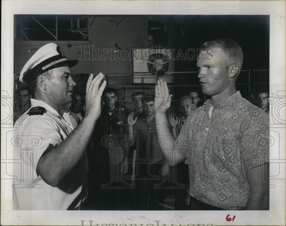 1963 Press Photo Lt AD Wallave Swears in Son at Naval Reserve Ceremony - Historic Images