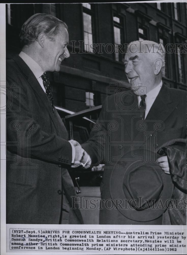 1962 Press Photo Australian Prime Minister Robert Menzies with Duncan Sandys - Historic Images