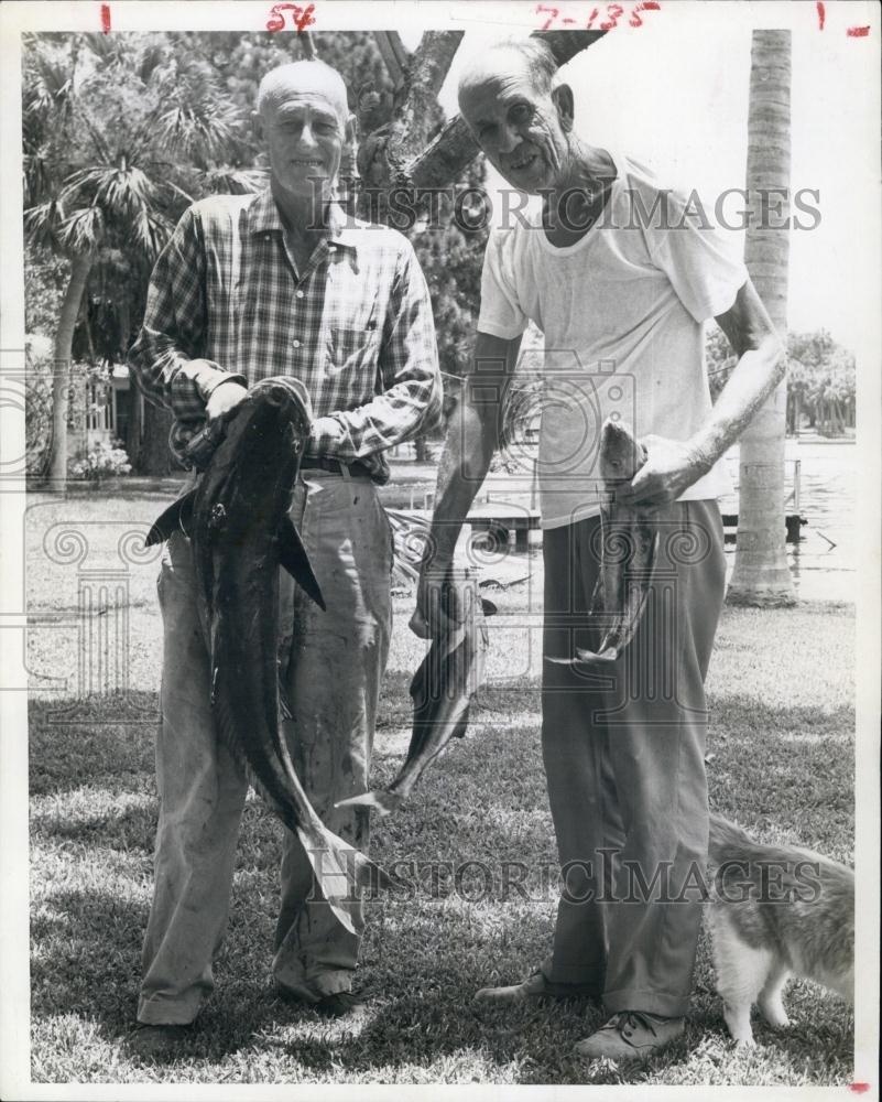 1966 Press Photo Tom Wolfe CT Carley fish - RSL63481 - Historic Images