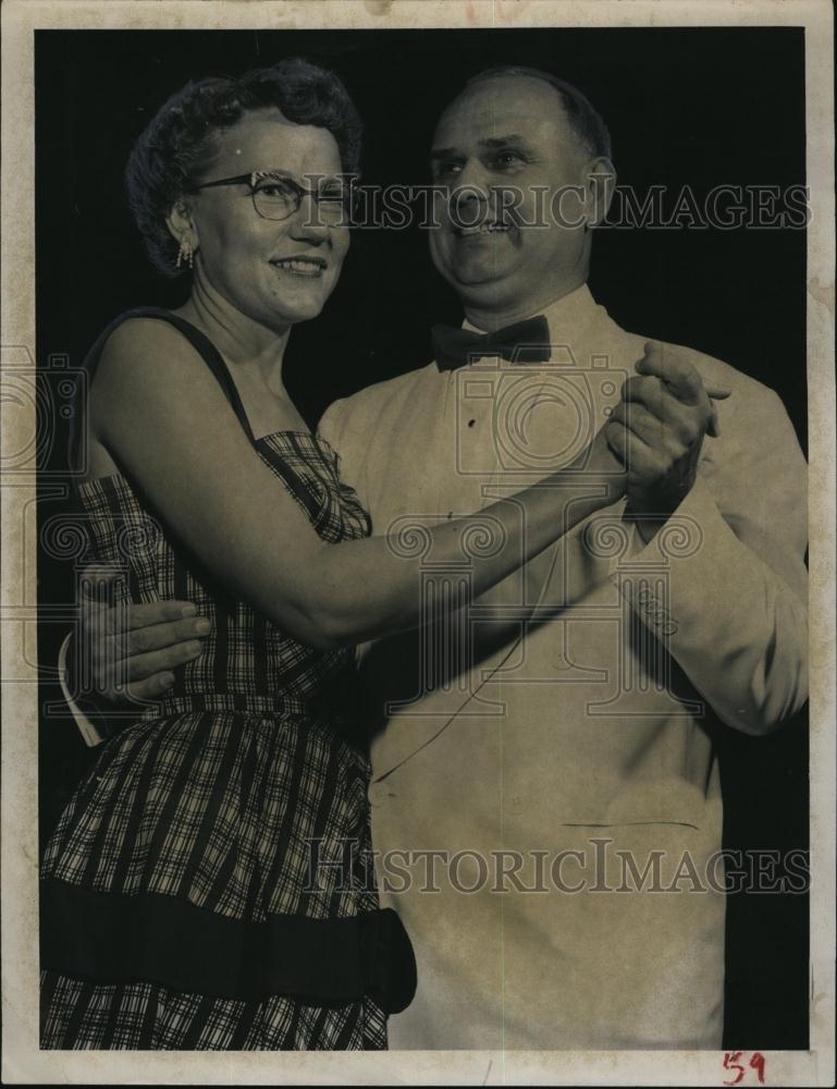 Press Photo Mr and Mrs Dean Triplett Vice pres co Chairman Dance Committee - Historic Images