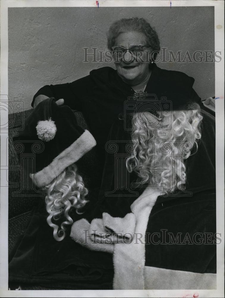 1961 Press Photo Mrs Sophie Potts at home w/ Santa Claus outfit - RSL91959 - Historic Images