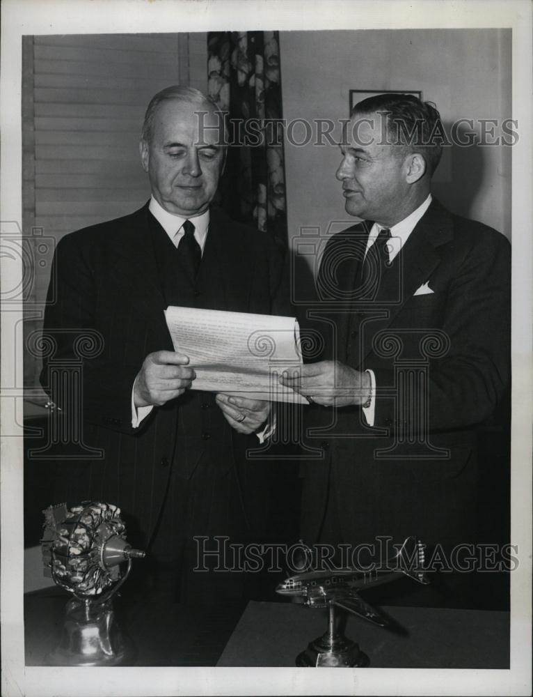 1945 Press Photo Cornell President Edmund Day GW Vaughn Curtiss-Wright Corp - Historic Images