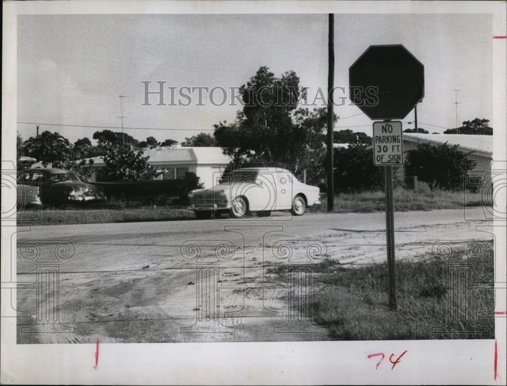 1967 Press Photo Vandalism To Stop Sign, Pinellas Pt Drive, Florida - RSL98501 - Historic Images