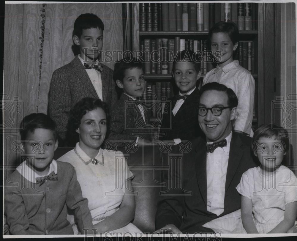 1958 Press Photo Attorney John S Bottomley and family - RSL87277 - Historic Images