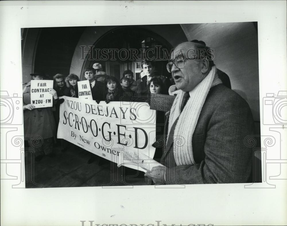 1988 Press Photo Ed Asnwer Protests in the hub for fair contracts - RSL07563 - Historic Images