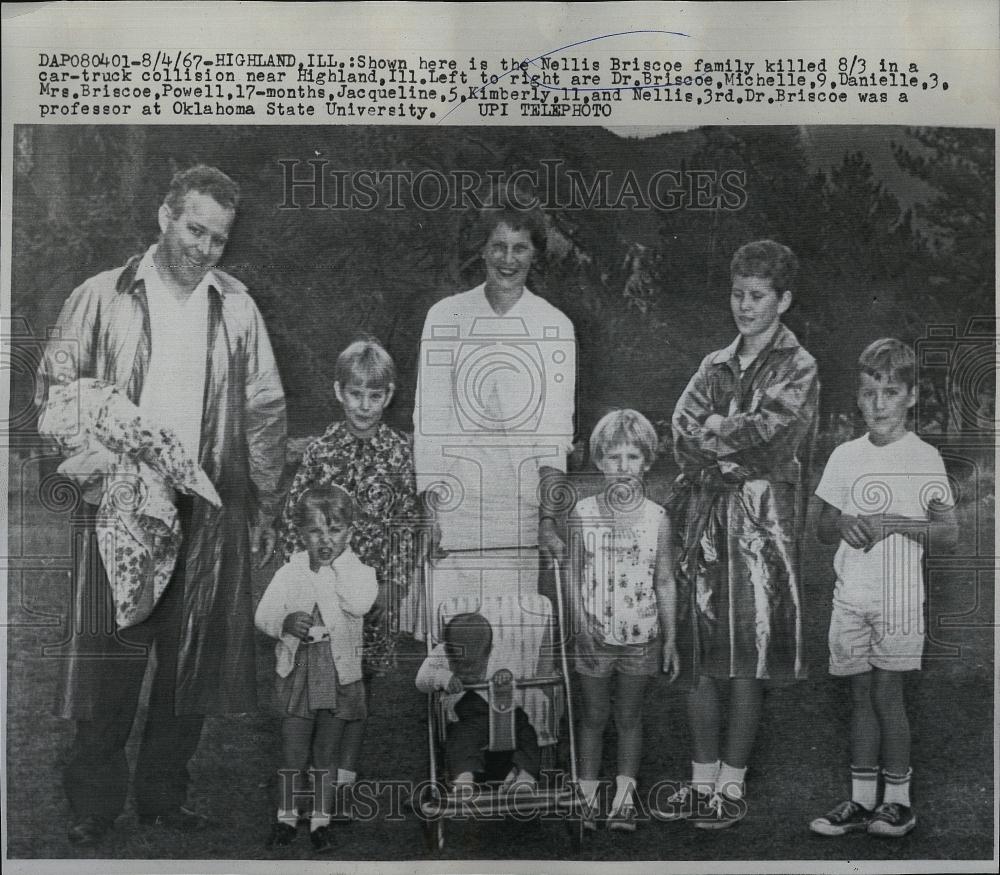 1967 Press Photo Nellis Briscoe&#39;s family killed in car-truck collision - Historic Images