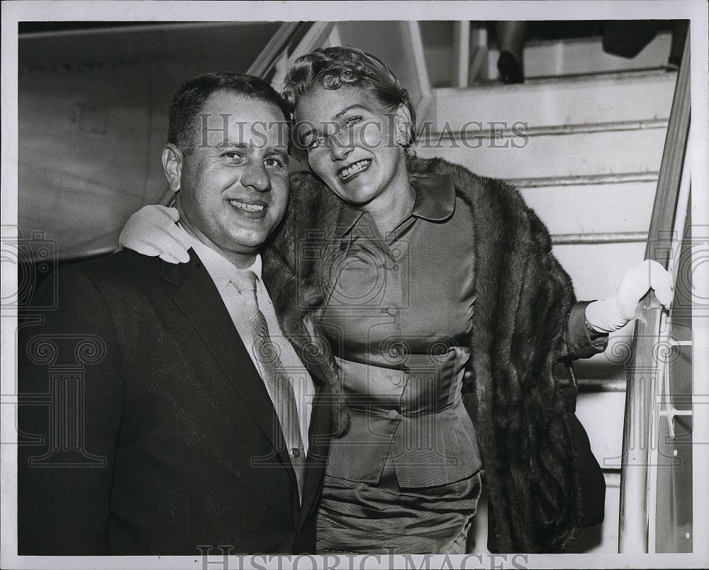 1957 Press Photo Mr And Mrs Don Vian - RSL90229 - Historic Images