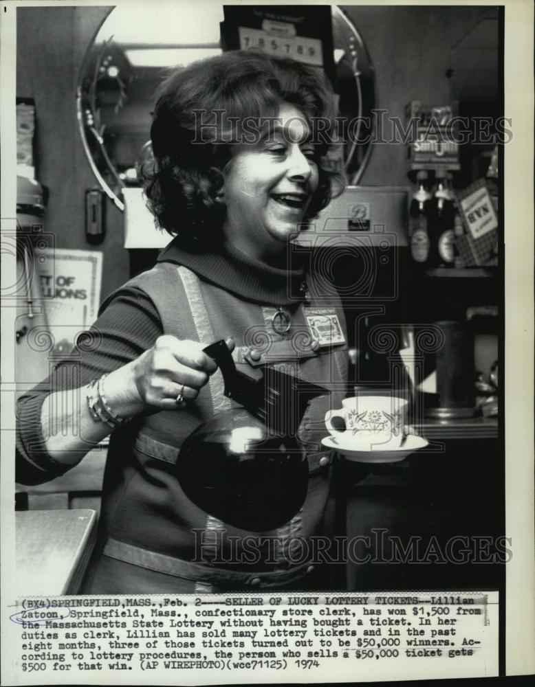 1974 Press Photo Springfield Store Clerk Lillian Zatoon Lottery Winner - Historic Images