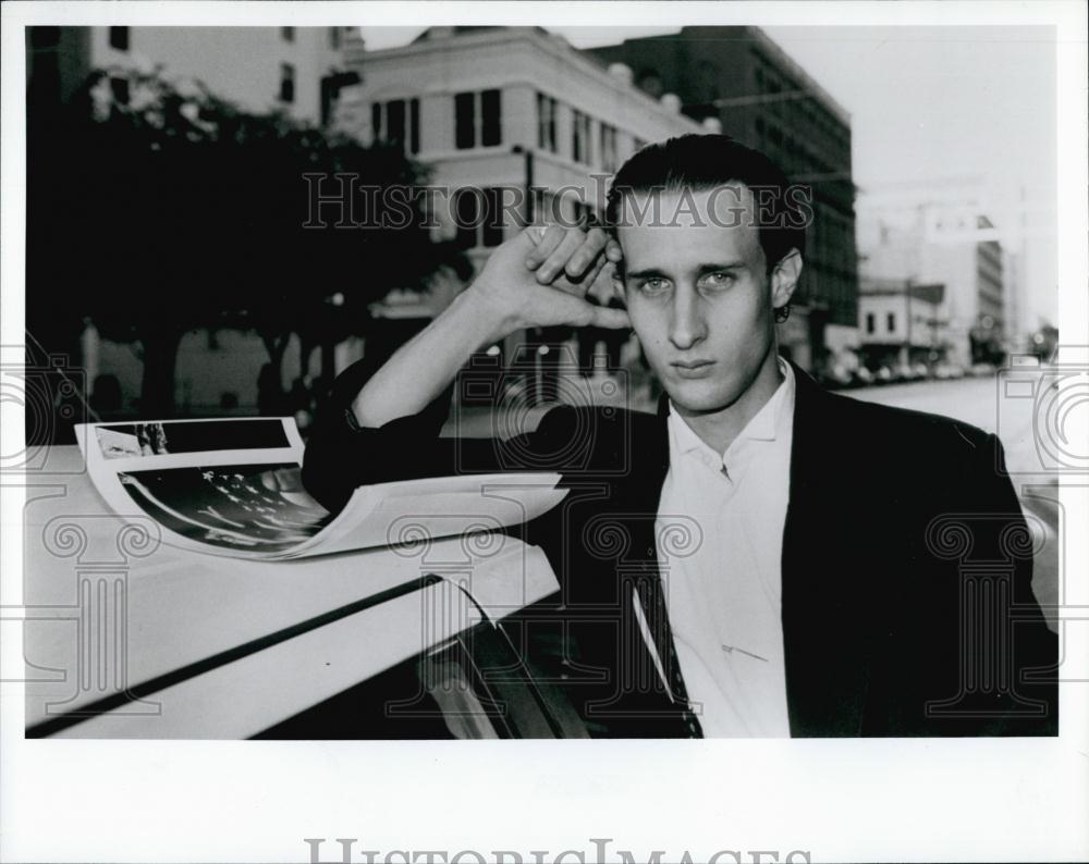 1990 Press Photo Mark Wemple, Photography Student of Univof South Florida - Historic Images