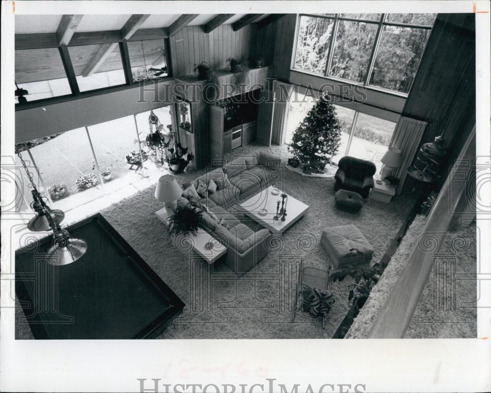 1976 Press Photo Stewart Turley, Family Room with Christmas Tree - RSL67339 - Historic Images