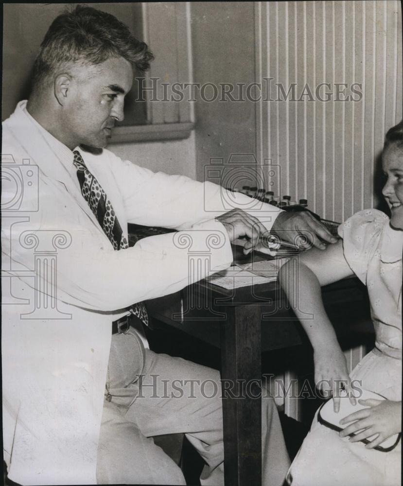 1948 Press Photo Dr Joseph Mahar at Boston Dispensary - RSL83615 - Historic Images