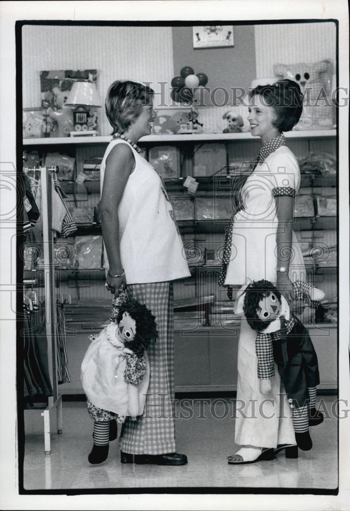 1974 Press Photo Maternity fashions pants outfits with dotted trim - RSL59425 - Historic Images