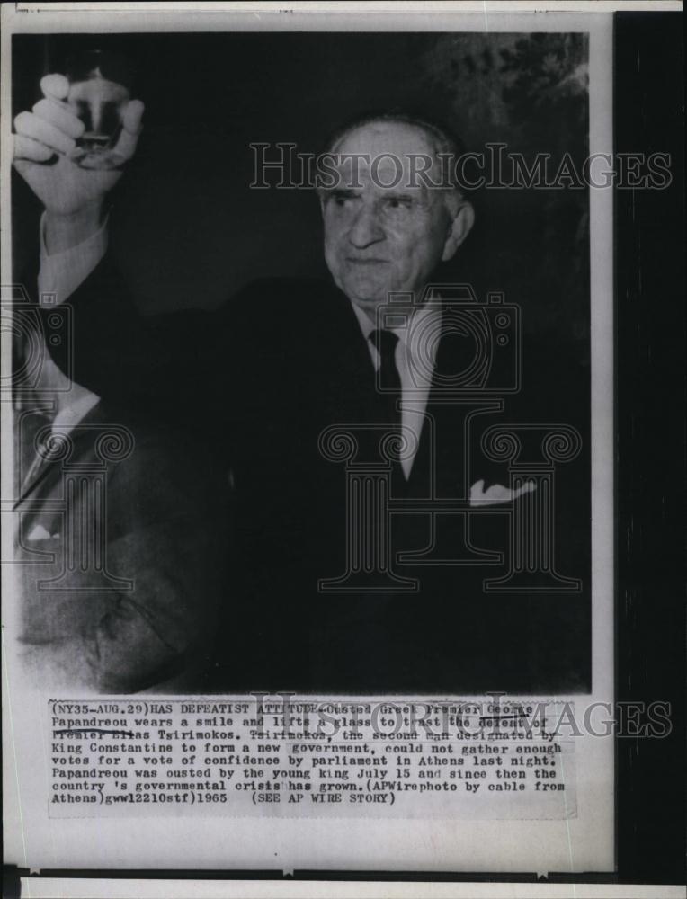 1965 Press Photo ousted Greek Premier George Papandreou lifting glass in toast - Historic Images