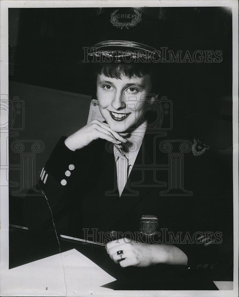 1959 Press Photo high school senior Rita Maher plays Police Chief on SG Day - Historic Images