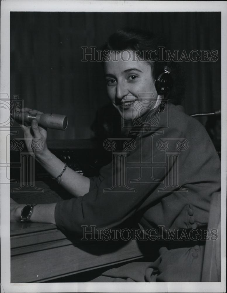 1954 Press Photo Bregitte Stratger, Soviet Press Center in East Berlin - Historic Images