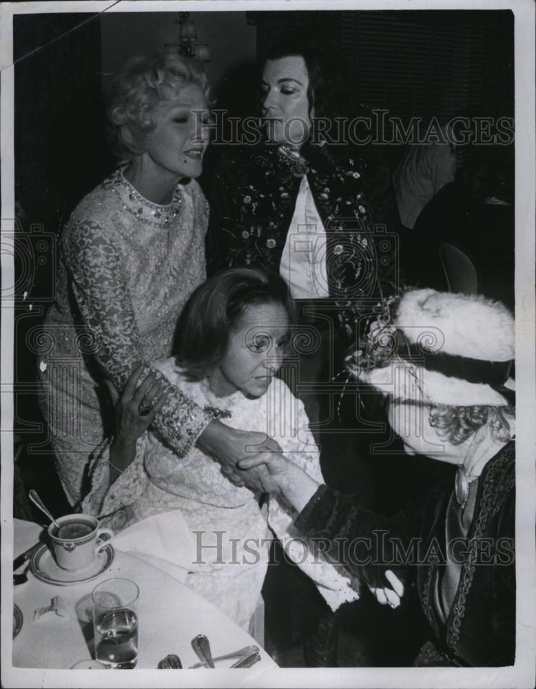 1970 Press Photo Ilona Massey Wife General Donald Dawson Marquesa De Santa Cruz - Historic Images