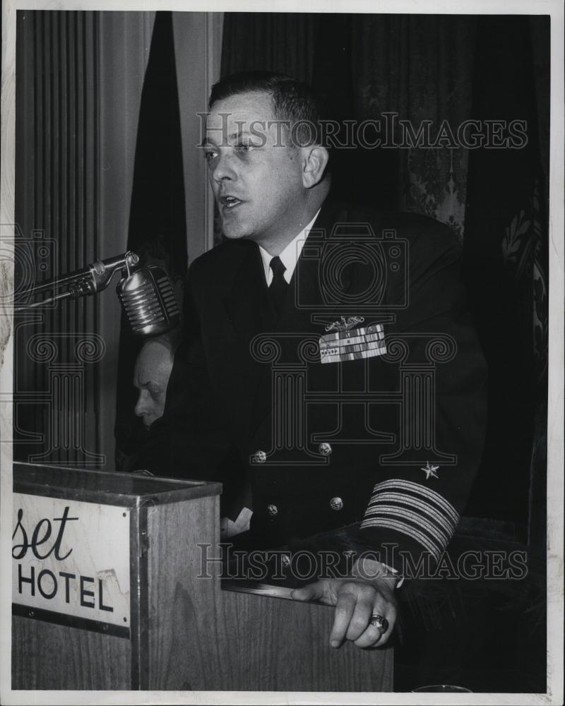 1961 Press Photo Capt Wm R Anderson Discusses Polaris Sub Warfare - RSL47275 - Historic Images