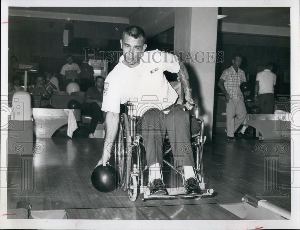 1968 Press Photo Nelson Welker Tampa Florida Paraplegic 29th Annual Bowling Meet - Historic Images