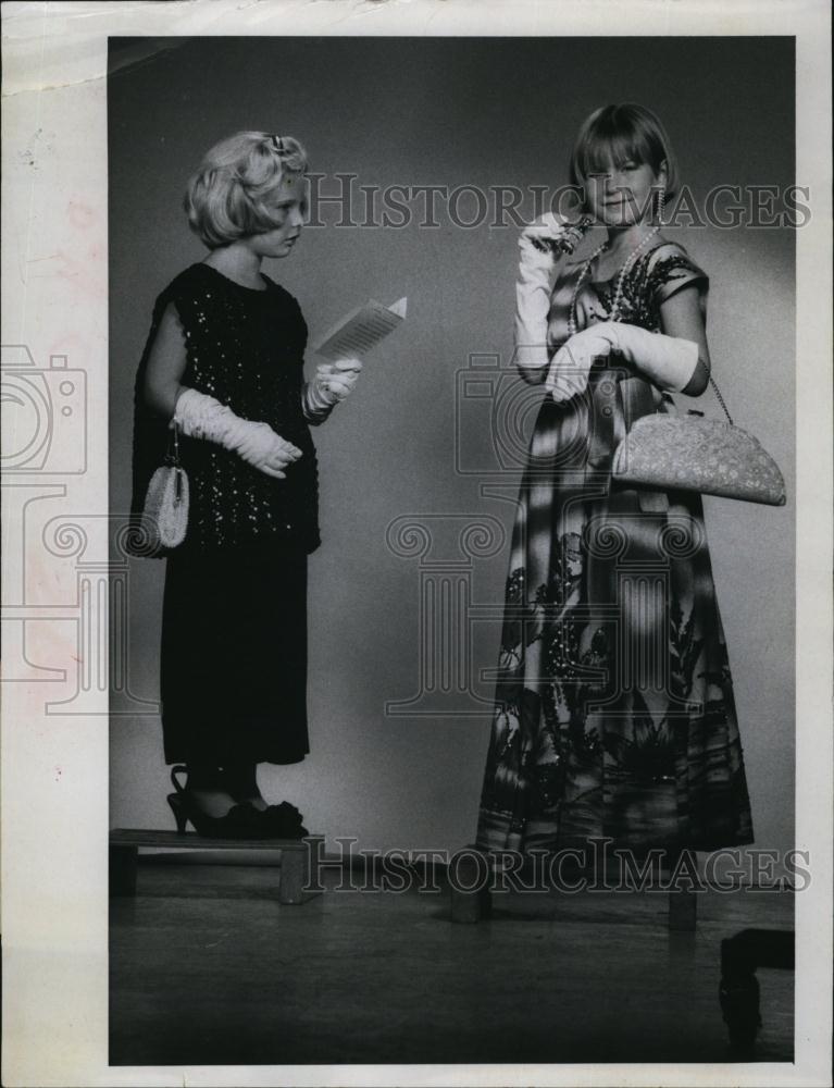 1967 Press Photo Deborah Wiliams Sabina Mackey Models Fashion - RSL93441 - Historic Images