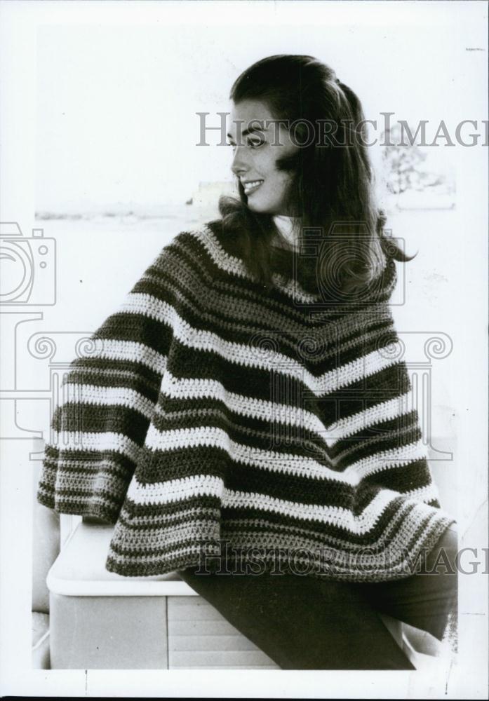 1980 Press Photo Striped Crocheted Poncho - RSL59499 - Historic Images