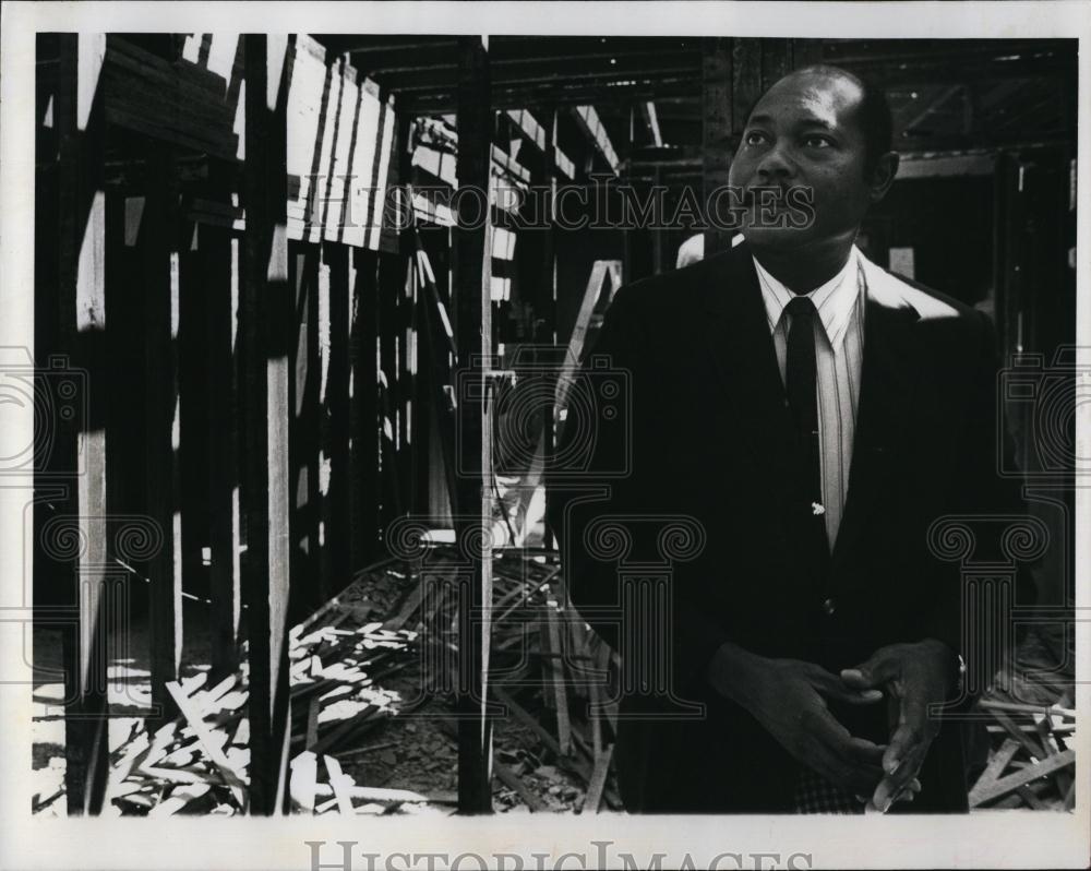 1976 Press Photo Walter Roberts, Margarette Mitchell House Fire, Government Aid - Historic Images