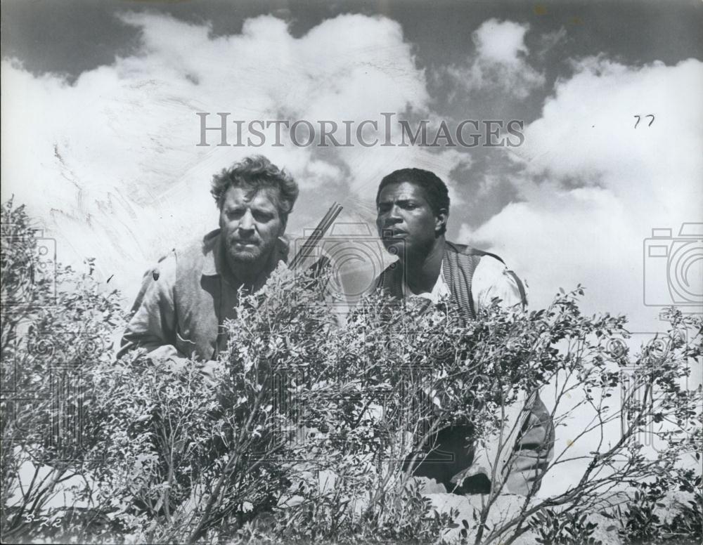 1968 Press Photo Actor Ossie Davis & Burt Lancaster "The Scalphunters" - Historic Images