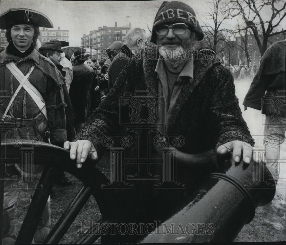 1976 Press Photo Re-Enactment Famous Trek by Colonel Henry Knox in Cambridge - Historic Images