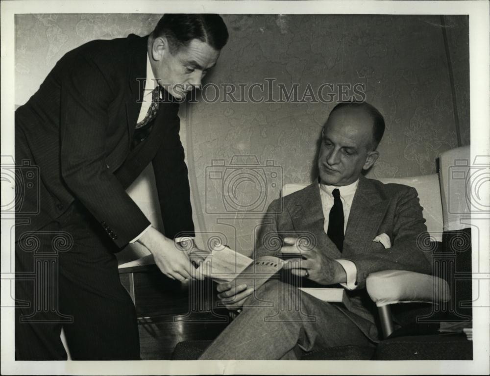 1942 Press Photo US Undersecretary Of State Sumner And Paul Daniels, Assistant - Historic Images