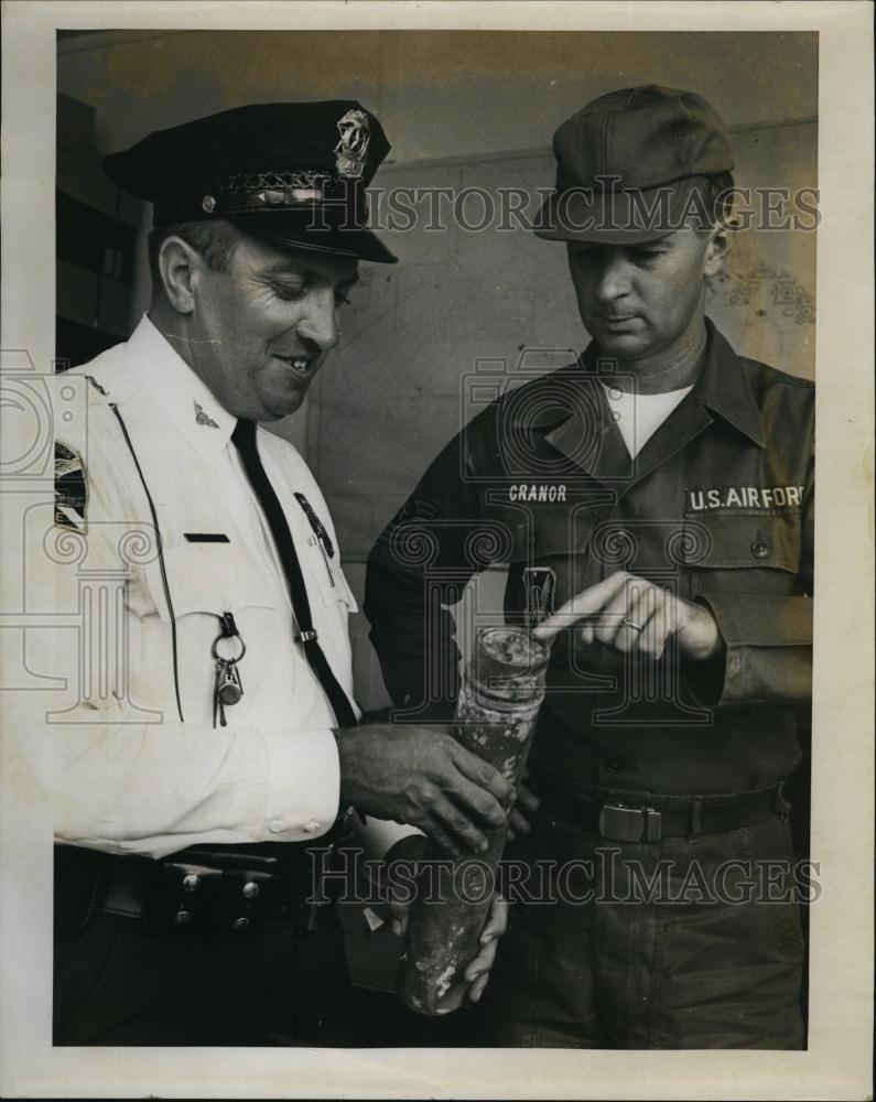 1965 Press Photo St Pete Policeman &amp; US Air Force Officer Jack Van Dyke - Historic Images