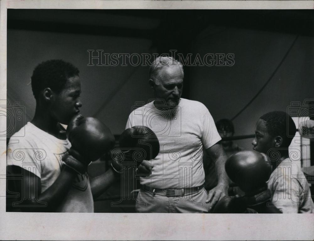 1971 Press Photo John Van Sweden trained boxers former dock master - RSL96175 - Historic Images