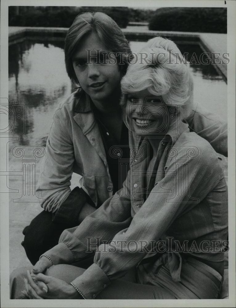 1982 Press Photo Actress Loni Anderson &amp; Shaun Cassidy In Shaun Cassidy Special - Historic Images