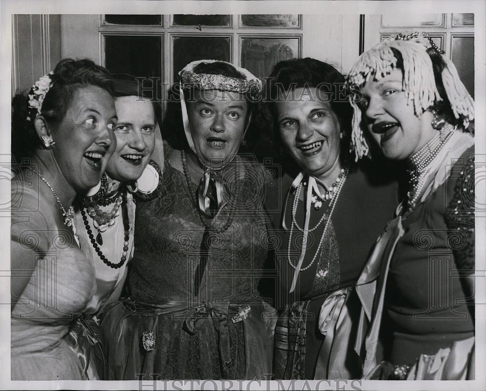 Press Photo Marie Fallon, D Graves, M Luoni, L Carnabucci, M Russell, PTA Skit - Historic Images