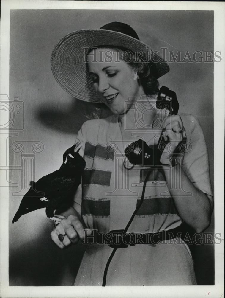 1943 Press Photo Mrs Carveth Wells Wife of Explorer - RSL43745 - Historic Images