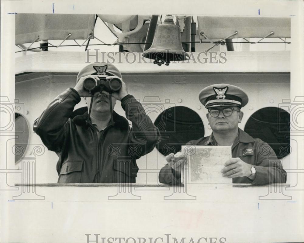 1963 Press Photo Captain Mark Luellieur with First Mate - RSL67259 - Historic Images