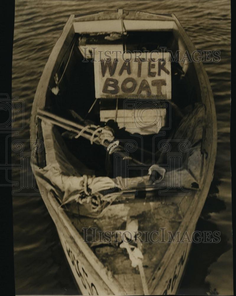 1945 Press Photo A G Thompson Boat That Drifted 14 Days - RSL91825 - Historic Images