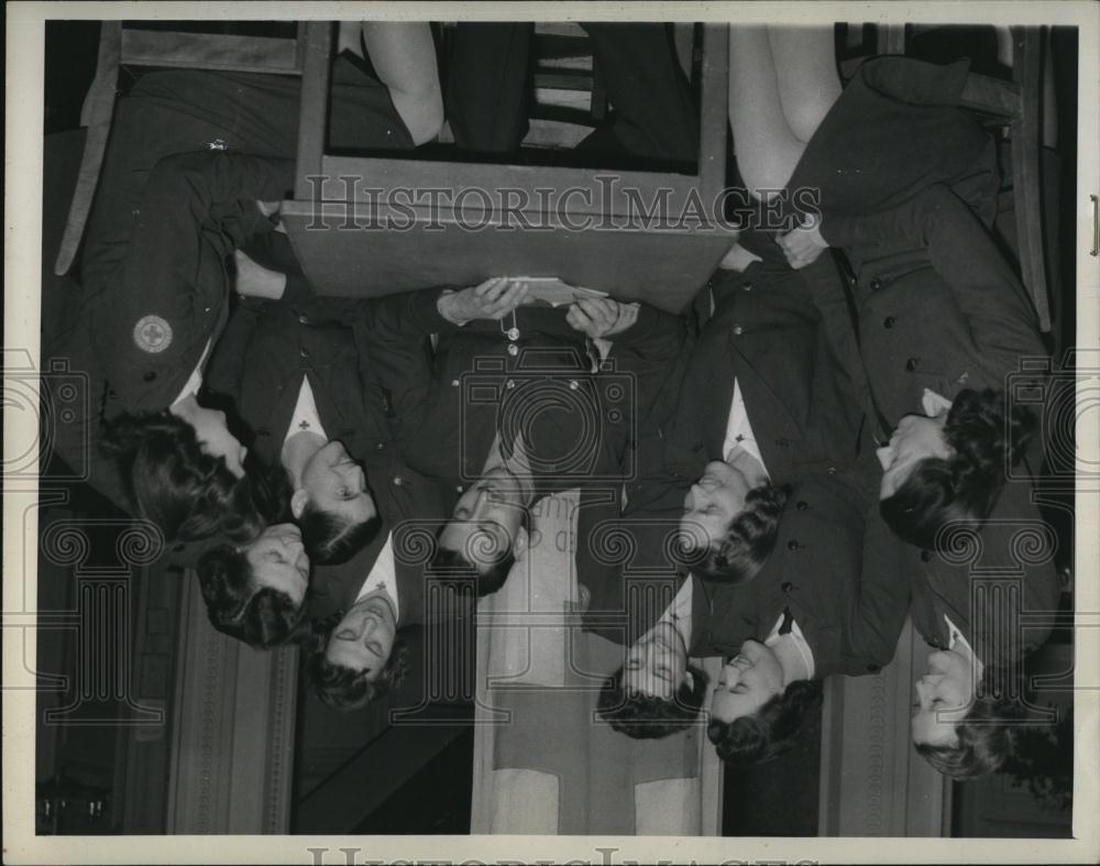 Press Photo Sally Elting, Red Cross, Bob Trout, ace war correspondent - Historic Images