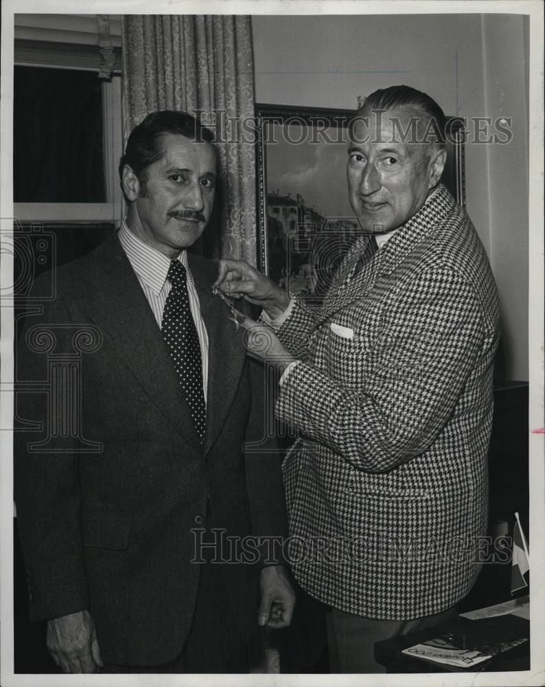 1975 Press Photo Dr Edward Zullo Receives Star Of Solidarity - RSL40755 - Historic Images