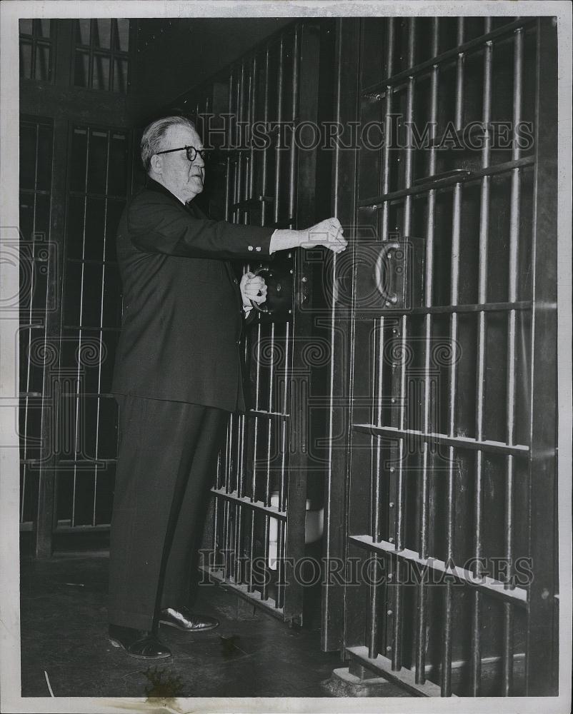 1960 Press Photo Deputy Sheriff Mike J Mahoney - RSL82301 - Historic Images