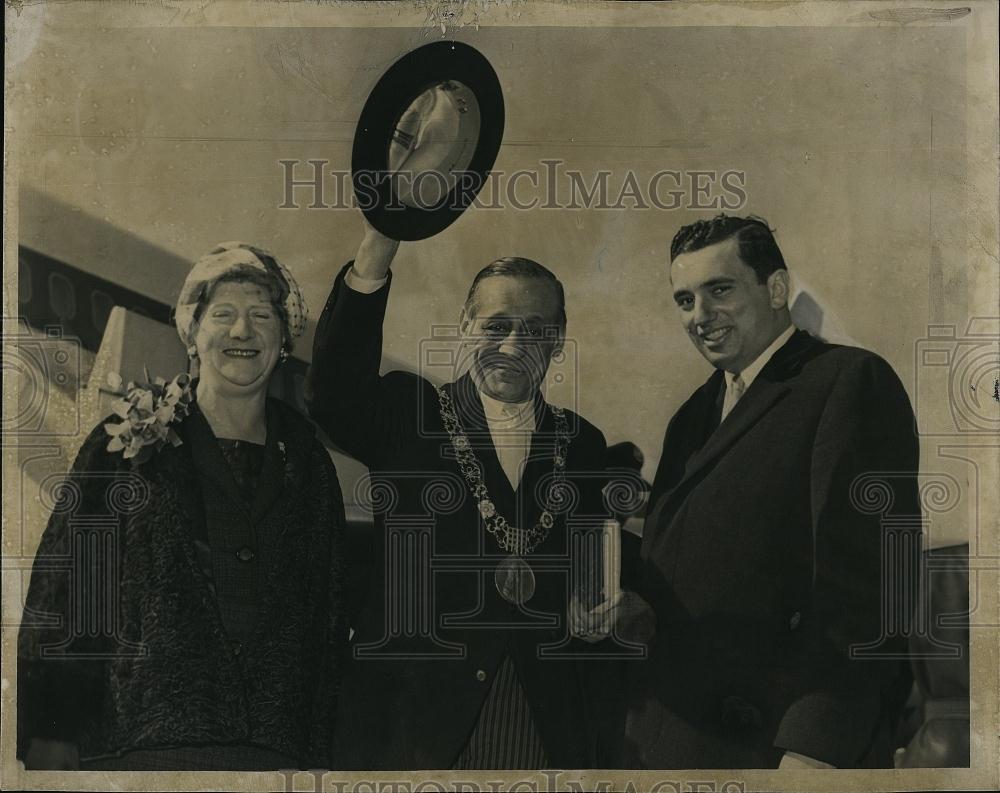 1962 Press Photo Lord Mayor of Dublin Robert Briscoe w/ wife &amp; Bob Simone - Historic Images