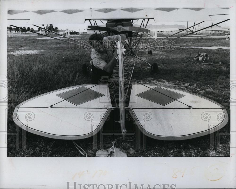 1975 Press Photo George Reed with his Built Airplane - RSL96807 - Historic Images