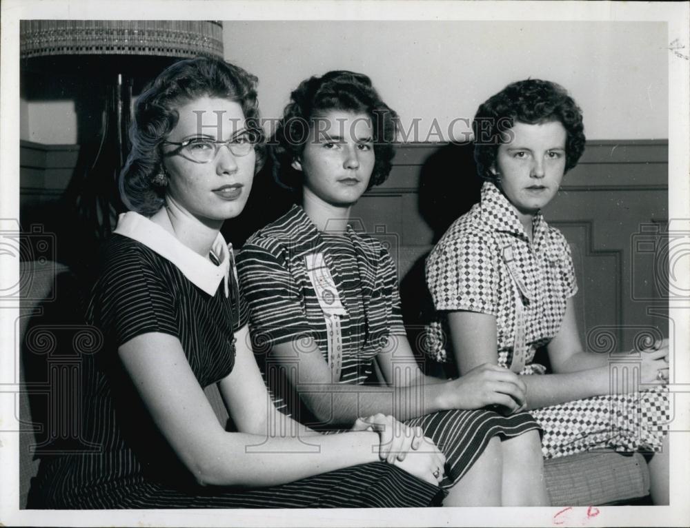 1959 Press Photo Peggy West,Roberta Hough &amp; Joann Stephens FHA members - Historic Images