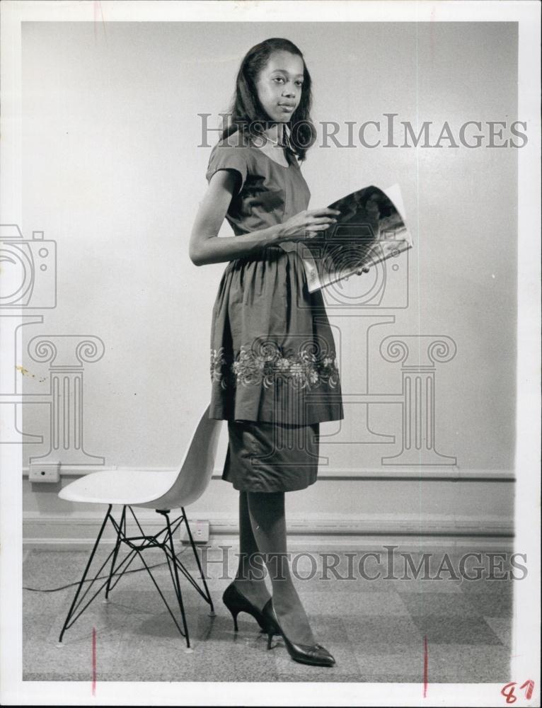 Press Photo Embroidered Tunic Dress Worn by Barbara Monroe - RSL63779 - Historic Images