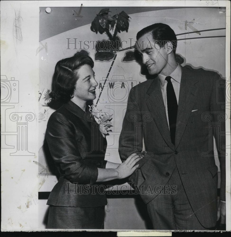 1954 Press Photo Newlyweds Joan Benny &amp; Seth Baker taking off for honeymoon - Historic Images