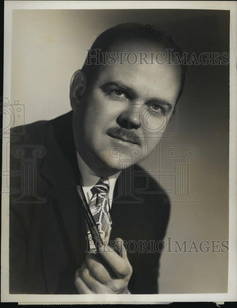 1946 Press Photo Ted Malone on &quot;Family Hour&quot; - RSL43713 - Historic Images