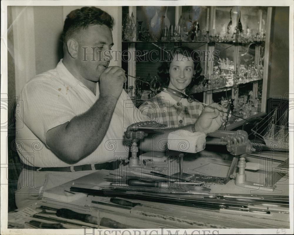 1953 Press Photo Mr and Mrs John Deakin at work - RSL66615 - Historic Images