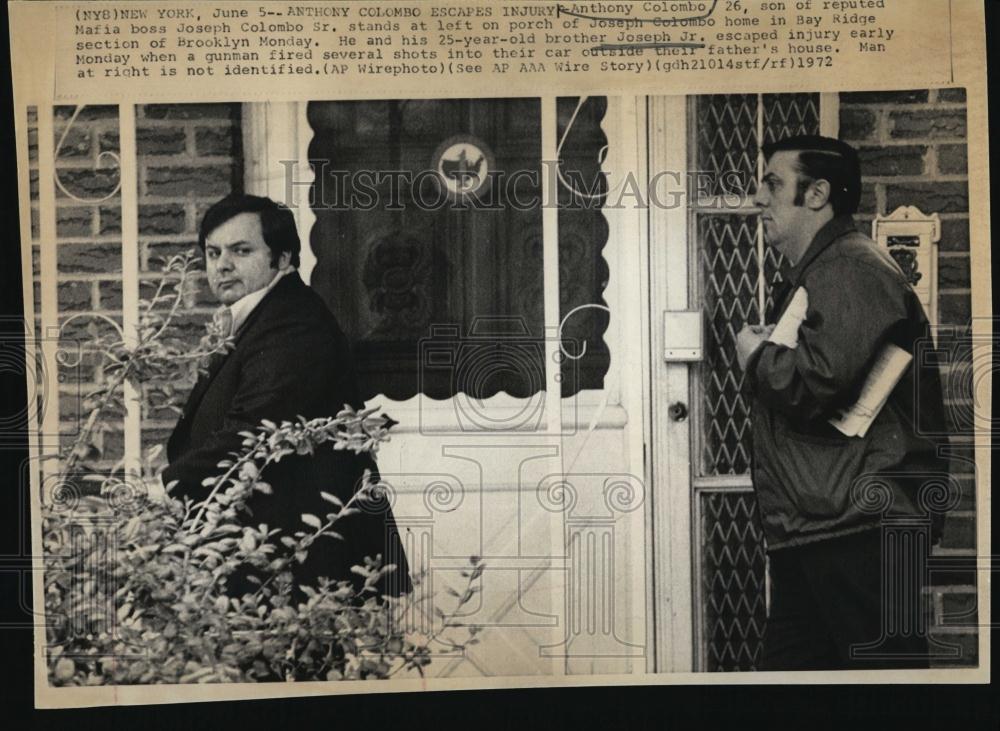 1972 Press Photo Anthony Colombo &amp; Joseph Jr escaped injury after gunman shots - Historic Images