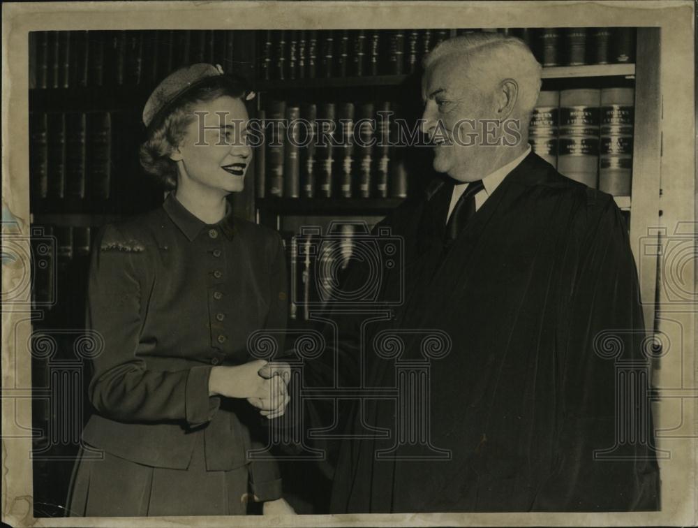 1950 Press Photo Judge Edward Counihan with Mrs Jenevra Counihan Sworn In - Historic Images