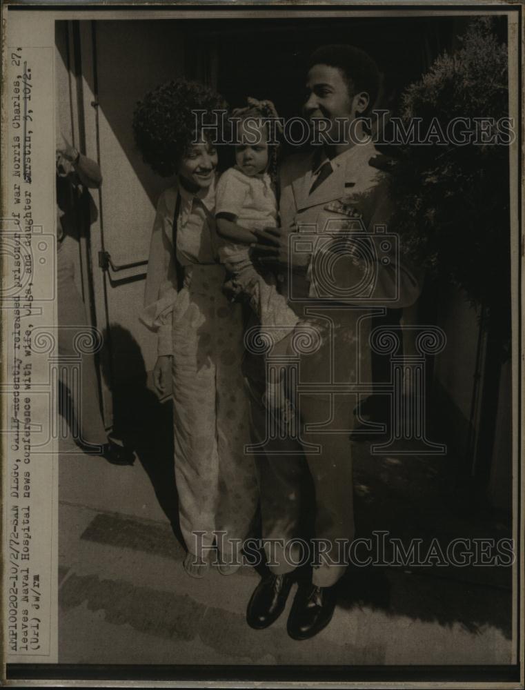 1972 Press Photo Prisoner of war Norris Charles Leaves Naval Hospital - Historic Images