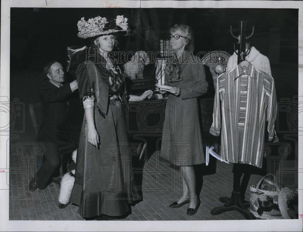 1972 Press Photo Santa Graziani Mrs John C Marsh Mrs William E Stone - Historic Images