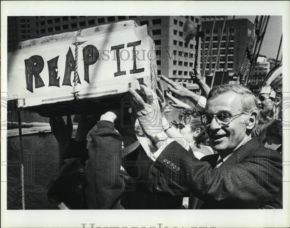 Press Photo Sen Ray Shamie at &#39;Tea Party&#39; - RSL39825 - Historic Images